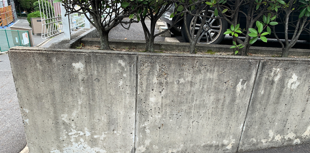 外構壁面の高圧洗浄